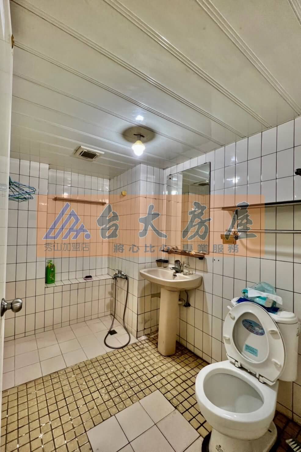 翠堤香檳廁所