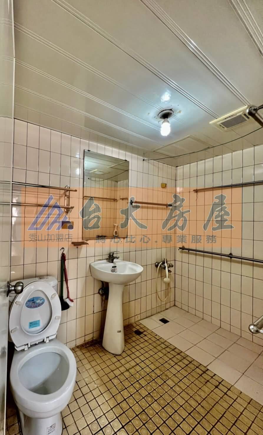 翠堤香檳主臥廁所